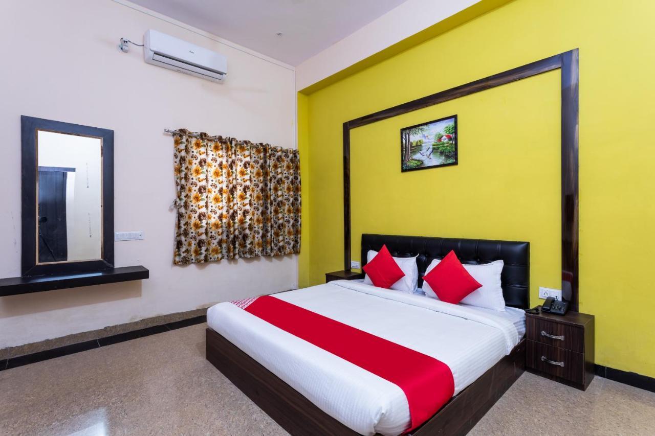 Oyo 35845 U-Turn Hotel Harsola Bagian luar foto